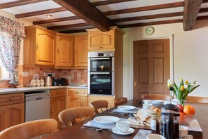 Cottage | Private kitchen - Countryside Retreat With hot Tub, No Deposit (Ashbourne)