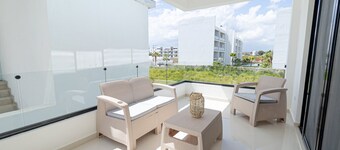 Modern 1BR Retreat Walk