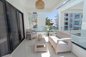 Terrace/patio - Caribbean · WiFi · AC · Sleeps 4 · Full Kitchen (San Rafael del Yuma)