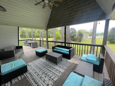 Fisherman’s Paradise 3-bedroom lake view home with WiFi, AC in Springville, TN.