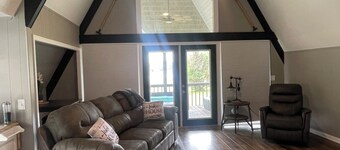 Fisherman’s Paradise 3-bedroom lake view home with WiFi, AC in Springville, TN.