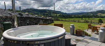 Cottage in North Wales With Hot Tub & Views