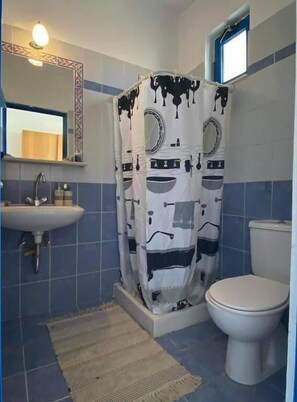 Shower, free toiletries, towels, soap