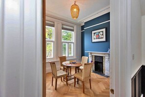 House | Dining - Victorian-style Villa Near Exmouth (Exmouth)