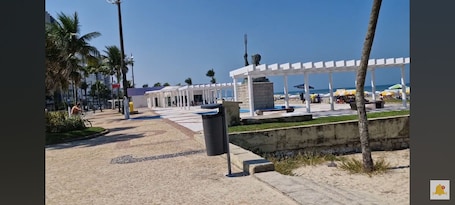 Beach. 2 bedroom apartment 3 minutes from the beach, elevator, garage, 24-hour doorman, pets allowed.
