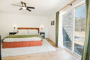 5 室のベッドルーム、デスク、WiFi (無料)、ベッドシーツ