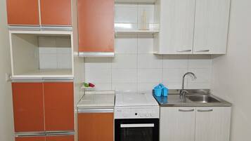 Fridge, stovetop, coffee/tea maker, cookware/dishes/utensils