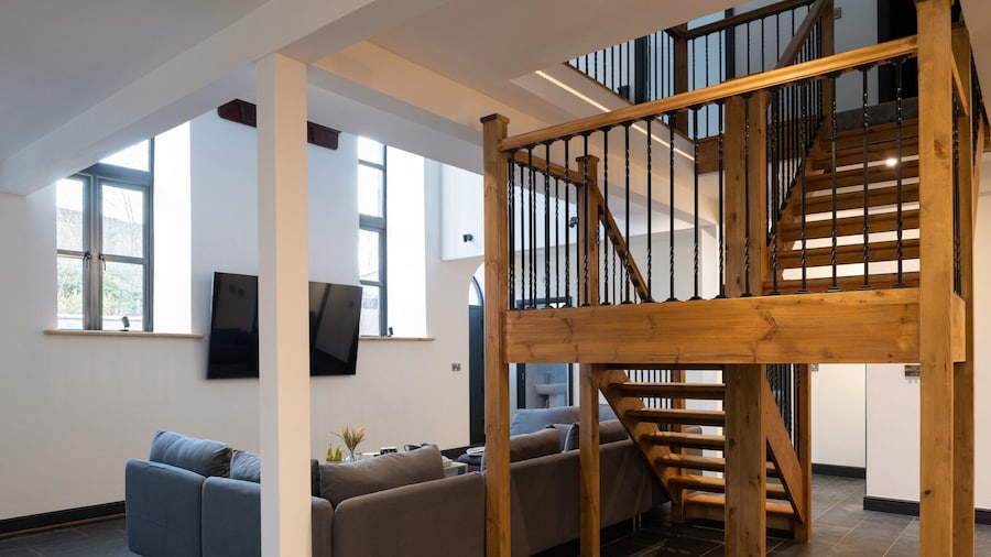 Beautiful 5 Bedroom Apartment in Capel Salem