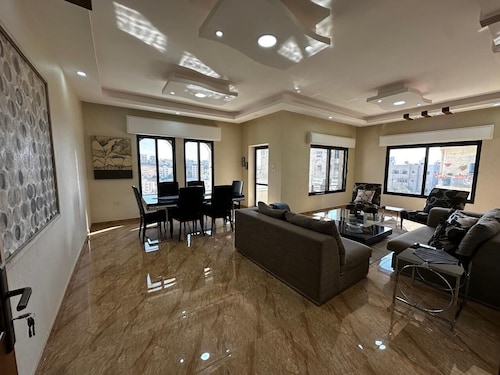 Charming 2-bedroom apartment in Quiet Building near Shopping, Hospital, Mosque