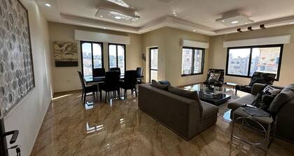 Charming 2-bedroom apartment in Quiet Building near Shopping, Hospital, Mosque