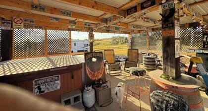 Quaint 3-bedroom mobile home with AC in Box Elder for the Sturgis Rally