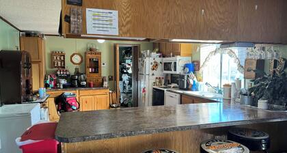 Quaint 3-bedroom mobile home with AC in Box Elder for the Sturgis Rally