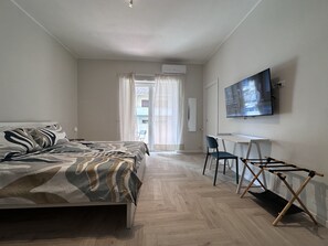 1 bedroom, desk, WiFi, bed sheets