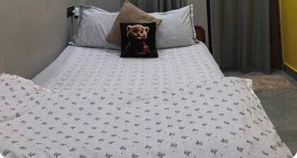 Charming 1-bedroom building in beautiful Prayagraj with WiFi