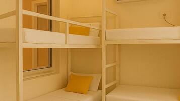 Deluxe Shared Dormitory, Mixed Dorm, Balcony, Mountainside