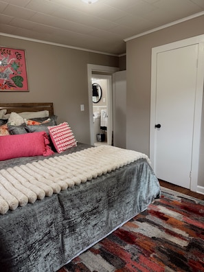 2 habitaciones, tabla de planchar con plancha, wifi y ropa de cama 