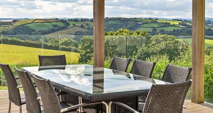 Cottage in Whitestone With Garden & Games Room