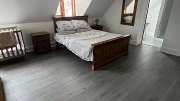 3 chambres, fer et planche Ă repasser, Wi-Fi, draps fournis