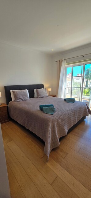 2 chambres, fer et planche à repasser, Wi-Fi, literie fournie