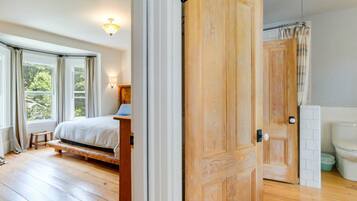 3 quartos, escrivaninha, ferros/tábuas de passar roupa