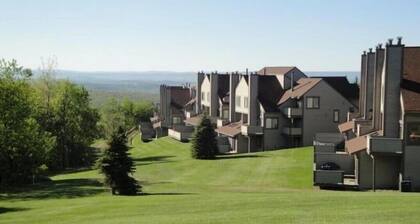 Cozy 2-bedroom Seven Springs Hike-out / Hike-in Condo