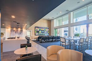 Dining - Outdoor Games • Heated Pool •Close to Golf & Shops (Phoenix)