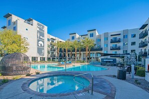 A heated pool - Outdoor Games • Heated Pool •Close to Golf & Shops (Phoenix)