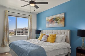 1 bedroom, desk, iron/ironing board, travel cot - Kierland Area Stay | Pool • Hot Tub • King Suite (Phoenix)