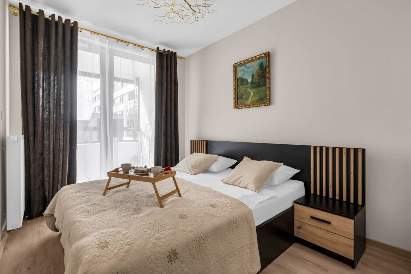 2 slaapkamers, een strijkplank/strijkijzer, gratis wifi, beddengoed