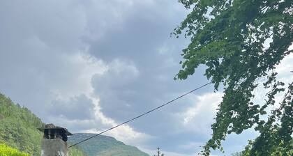 Tradisjonell norsk hytte i Rasdalen