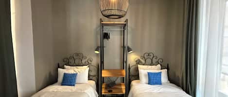 2 habitaciones, tabla de planchar con plancha, wifi y ropa de cama