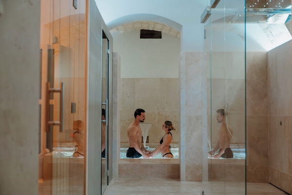 Espace de soins pour les couples, sauna, bain à remous, hammam, hammam