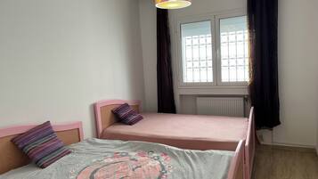 3 bedrooms, iron/ironing board, WiFi, bed sheets