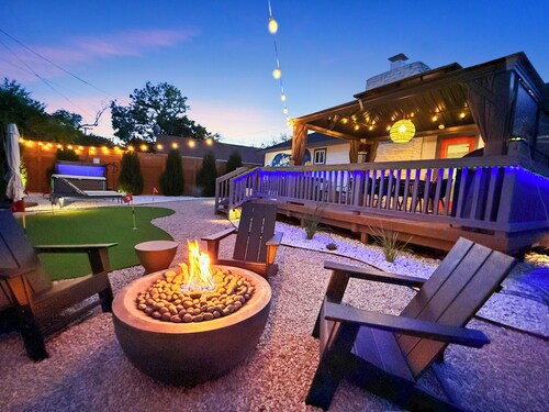 Private Getaway, Hot Tub, Mini Golf & Family-Friendly Yard Near Kalahari