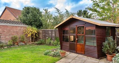 Cozy 3 Bedroom Apartment in Southern Lea