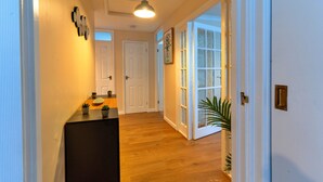 Unclassified image, 4 of 43, button - Cozy 3 Bedroom Apartment in Southern Lea (Burnham-on-Sea)