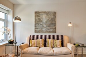 House | Living room - Charming Home in Saltash Near Whitsand Bay (Saltash)