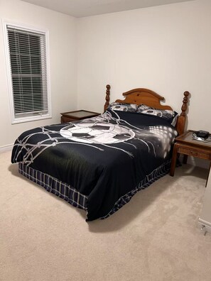4 bedrooms, desk, WiFi, bed sheets - Executive townhouse next to popular provincial park, 10 minutes walk (Oakville)
