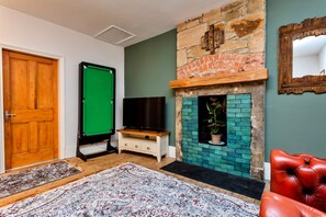 Cottage | Living room - House in Alnwick Near Bamburgh Castle (Alnwick)