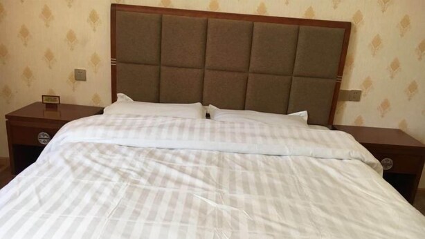 Room - Ali Pulan Town Hotel (Purang)
