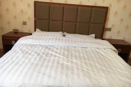 Room. Ali Pulan Town Hotel