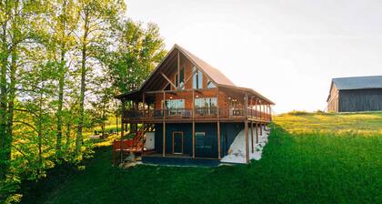 Pond Paradise | Hot Tub | Sleeps 7 | Pet Friendly