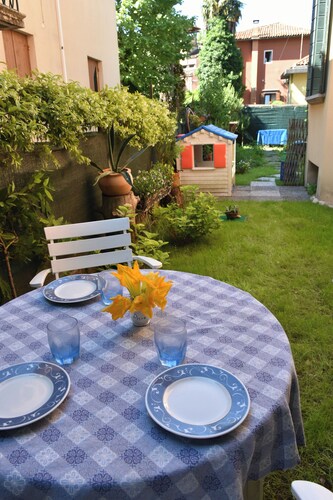 Luce e Fantasia a 3 minuti dalla spiaggia. Con TV 70" e Aria Condizionata!