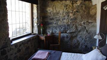 Cottage, 2 Bedrooms, Pets Allowed, Garden View | 2 bedrooms, free WiFi, bed sheets