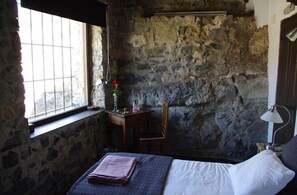 Cottage, 2 Bedrooms, Pets Allowed, Garden View | 2 bedrooms, free WiFi, bed sheets