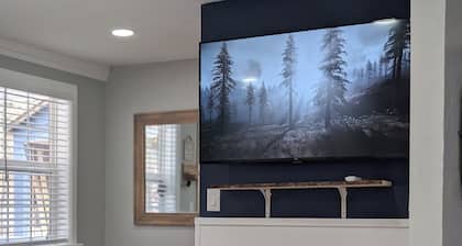 Welcome to the Starry Night Cabin, your perfect year-round getaway!