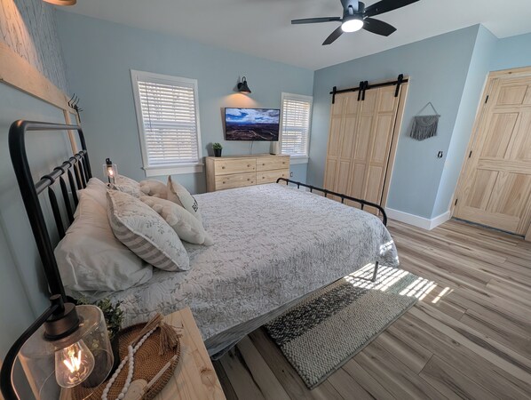 4 bedrooms, desk, iron/ironing board, WiFi