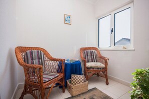 Apartment | Living room - Holiday Home in Sibenik Near Adriatic Beaches (Sibenik)