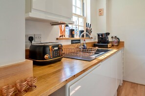 Cottage | Private kitchen - Cottage in Millbrook Near Rame Peninsula (Torpoint)