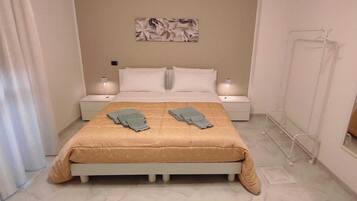 3 Schlafzimmer, Schreibtisch, Bügeleisen/Bügelbrett, Reisekinderbett